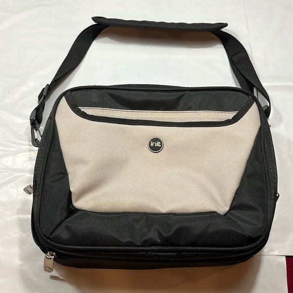 INIT GRAY BLACK soft ZIP CASE padded technology gaming Crossbody strap, pockets - Picture 1 of 14